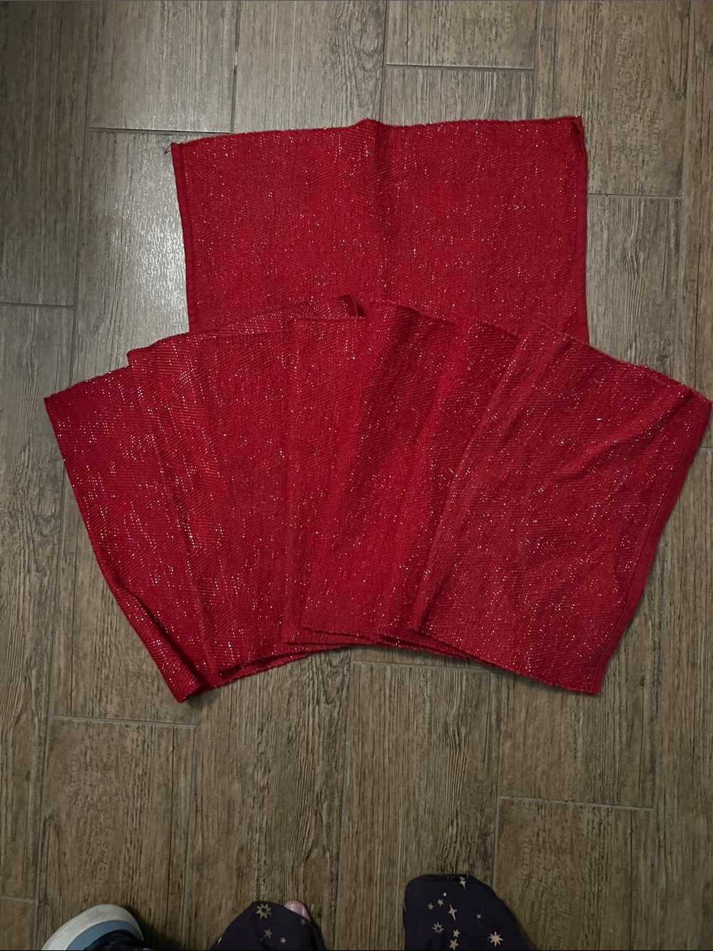 8 Festive Red placemats with metallic weave